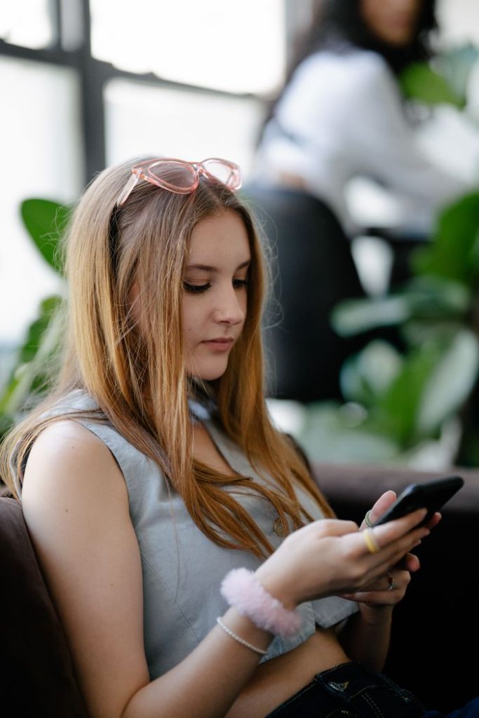 woman-with-brown-hair-holding-cellphone-13929450-PWC7ki47PsPORGYFeR0O